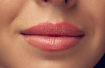 Γυναικεία κόκκινα σαρκώδη χείλια - Face and Body Clinic