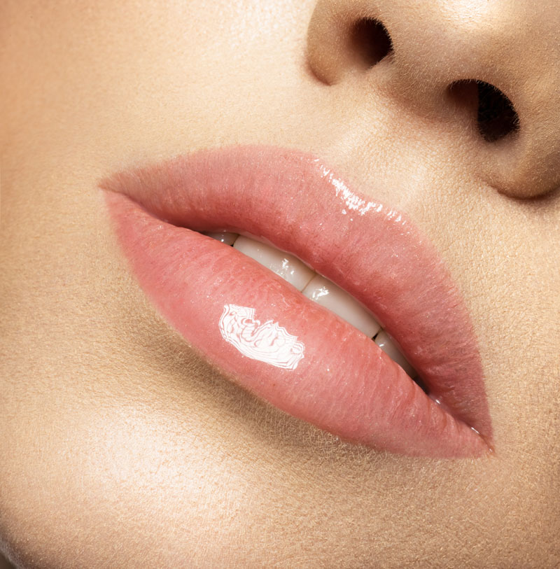 Γυναικεία κόκκινα σαρκώδη χείλια - Face and Body Clinic